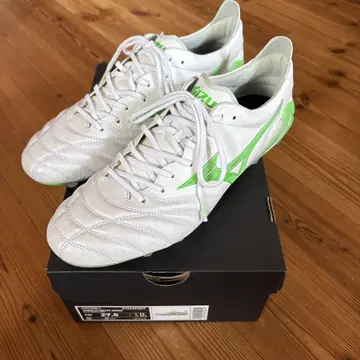 MORELIA NEO 4 프론티어 한정판 화이트/그린 27.5cm