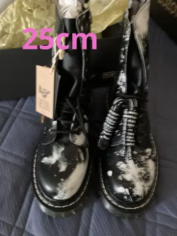 Dr. Martens 1490 NIN 10홀 부츠 UK6
