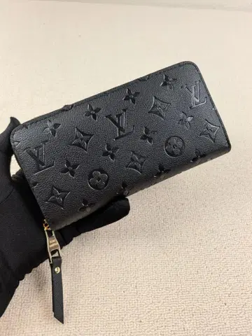 블랙 가죽 장지갑 엠보싱 로고