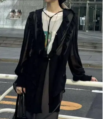 Ameri RUFFLE FRILL CHIFFON BLOUSE 블랙