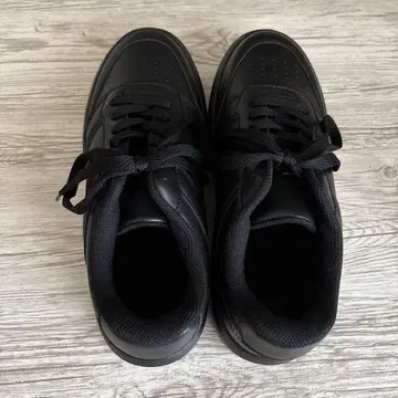 GU 볼륨 밑창 코트 스니커즈