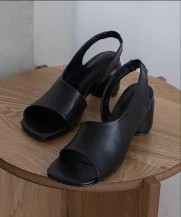 비대칭 서클 힐 샌들 와이드 힐 블랙