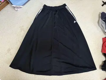 adidas 플레어 롱 스커트 블랙