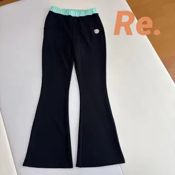 RE. 아르이 도트 슬림 레그 스트레치 플레어 팬츠 블랙 나카 리이사
