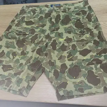 XLARGE 카모 패턴 숏팬츠 32