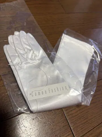Comon Fashion 웨딩 그로브 화이트