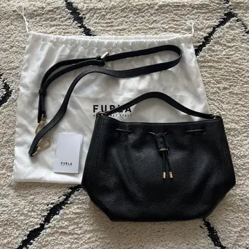FURLA 블랙 가죽 숄더백