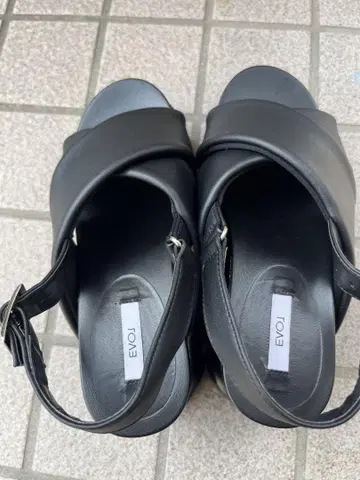 EVOL 블랙 통굽 샌들 M