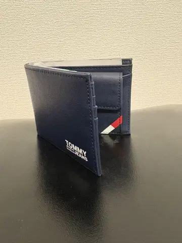 TOMMY JEANS 네이비 반지갑