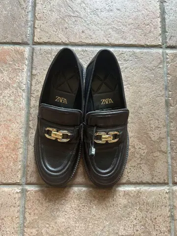 ZAPA 블랙 로퍼