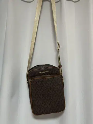 MICHAEL KORS MK 로고 숄더백