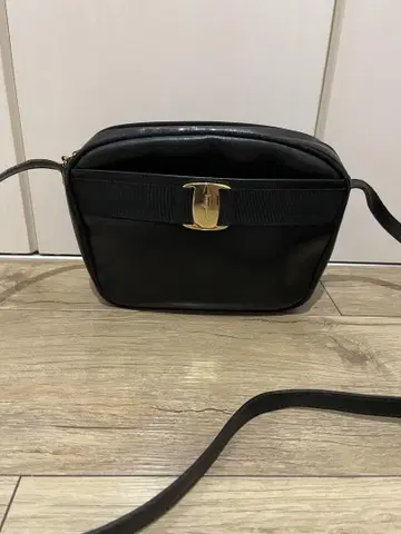 페라가모 숄더백