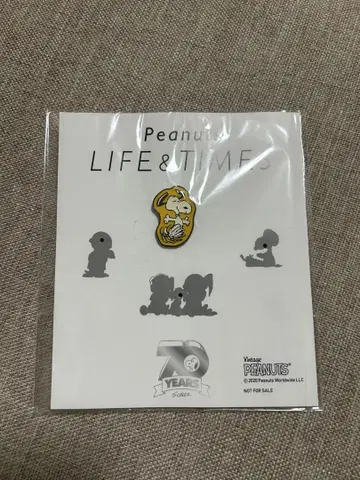 스누피 70주년 기념 핀 배지