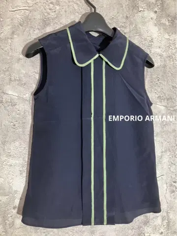 EMPORIO ARMANI 실크 네이비 슬리브리스 셔츠 상의