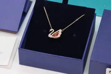 Swarovski 스완 모티브 목걸이