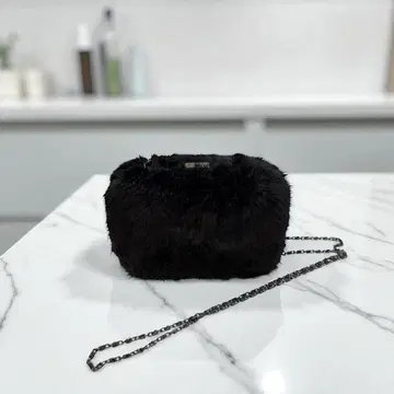 DOROTHY PERKINS 블랙 퍼 파티 백