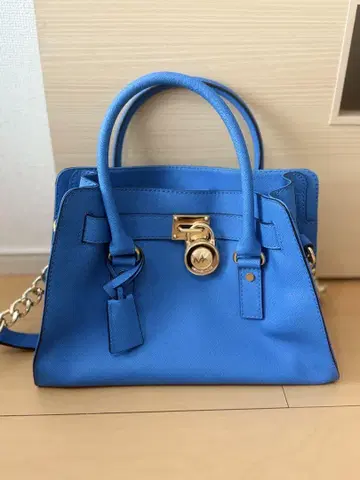 MICHEAL KORS 파란색 핸드백 골드 락 부착
