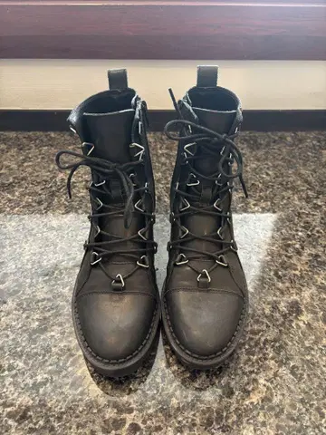 블랙 레이스업 컴뱃 부츠 여성용