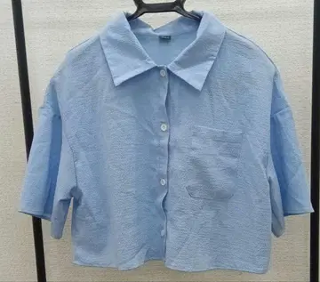 스카이블루 반팔 셔츠 포켓 부착