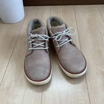 KEEN 베이지 미들컷 스니커즈