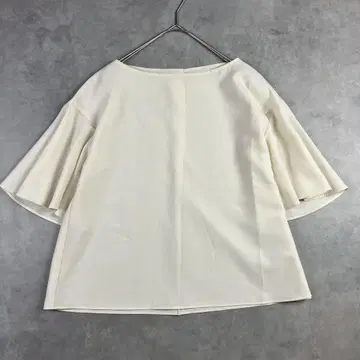 에멜 리파인즈 프릴 슬리브 풀오버 블라우스