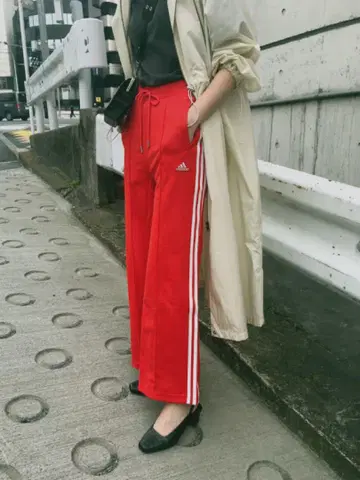 moussy x adidas 콜라보 트랙 팬츠 S 사이즈
