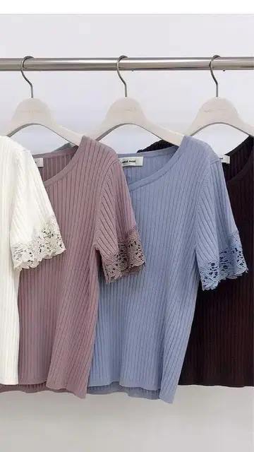 리브 그레이 반팔 상의 레이스 소매