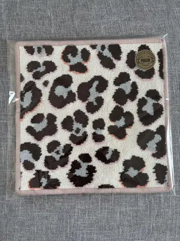 새상품, 미사용 페일러 레오파드 무늬 손수건