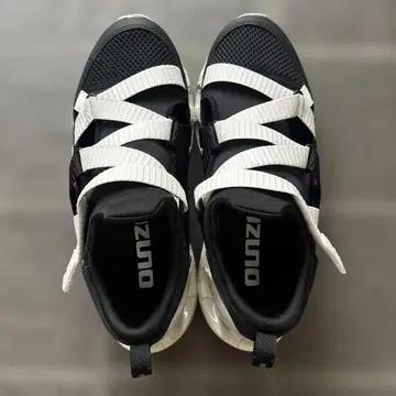 Mizuno 웨이브 프로페시 스트랩 스니커즈 블랙