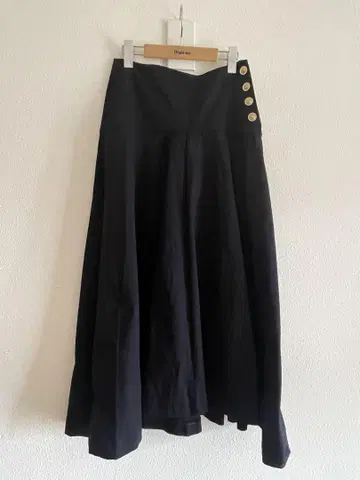 ZARA 네이비 플레어 롱 스커트 사이드 버튼