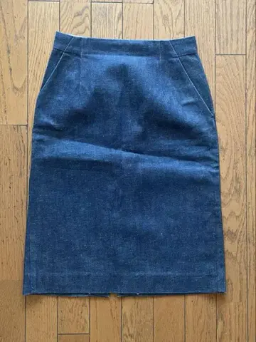 DRESSTERIOR 드레스터리어 데님 타이트 스커트 슬릿 있음