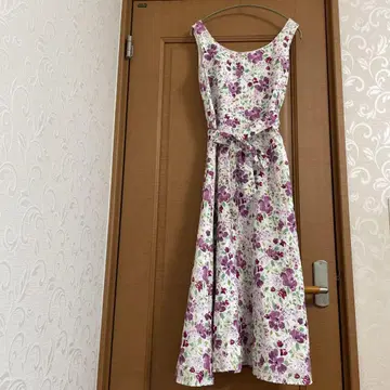 LAURA ASHLEY 플라워 프린트 슬리브리스 원피스 사이즈 9
