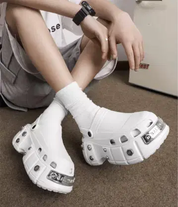 화이트 슬라이드 샌들
