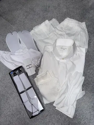 턱시도 셔츠와 액세서리 세트