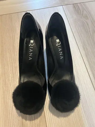 Diana 퍼 블랙 하이힐 펌프스