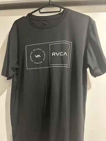 RVCA 블랙 래쉬가드 티셔츠 M