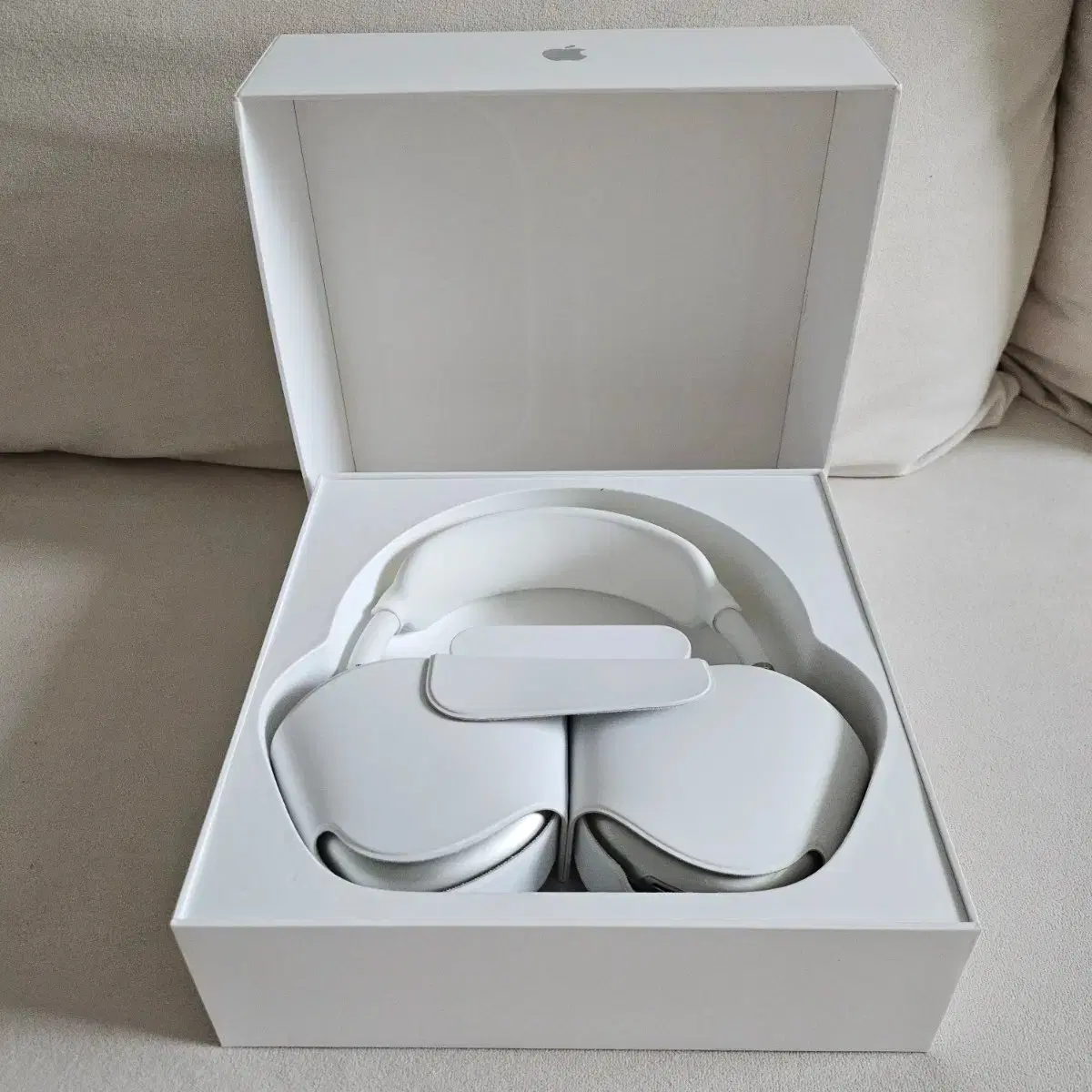 APPLE | 애플 Apple AirPods Max White on Bunjang Global Site.