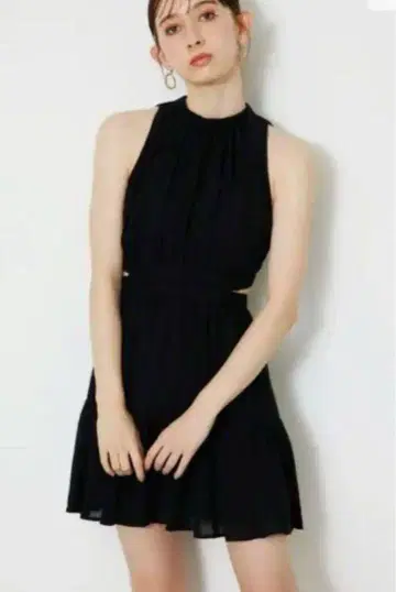 rienda 홀터넥 개더 미니 플레어 원피스 블랙