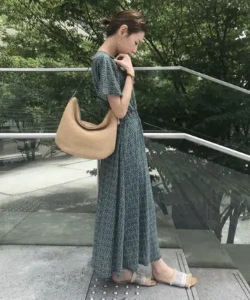 새상품급 이아파피요네 올 패턴 맥시 길이 원피스 반팔 그린 롱