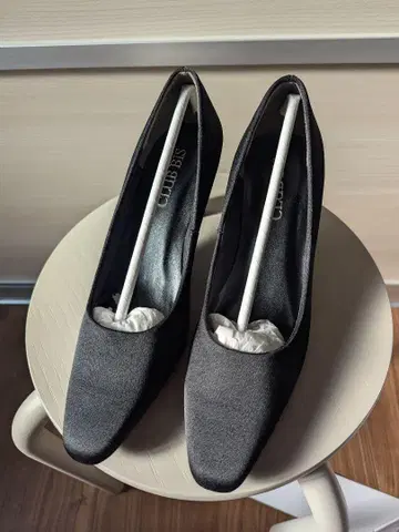 상복 블랙 스퀘어 토 펌프스