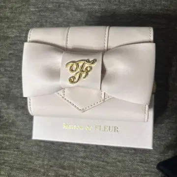 Maison de FLEUR 리본 3단 폴더형 지갑