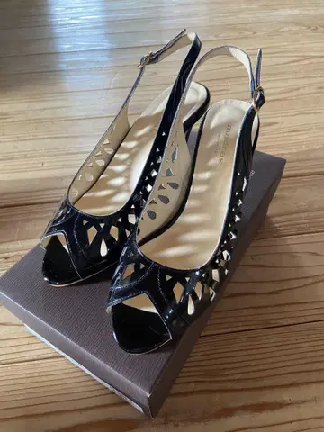 madras 마드라스 블랙 오픈토 에나멜 펌프스 24cm