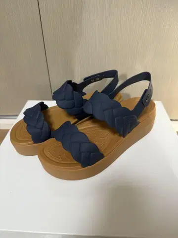Crocs 네이비 플랫폼 샌들 사이즈 8