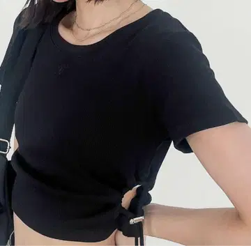 미사용 새상품 Heather 컷 아웃 드로스트 TEE