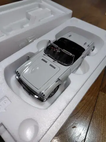 AUTOart Honda S800 1:18 화이트
