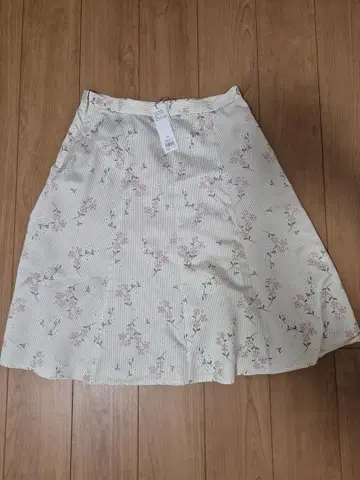 Aylesbury 꽃무늬 플레어 스커트 일본제