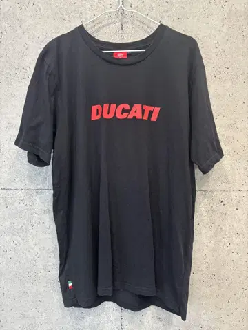 새상품급 Ducati 블랙 티셔츠 L 사이즈