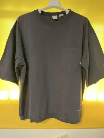 ADIALL 하프 슬리브 TEE