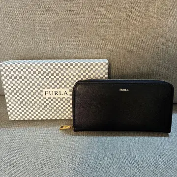 FURLA 블랙 장지갑 엠보 가죽