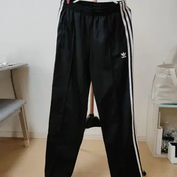 adidas 슬릿 트랙 팬츠 사이즈 L 새상품급